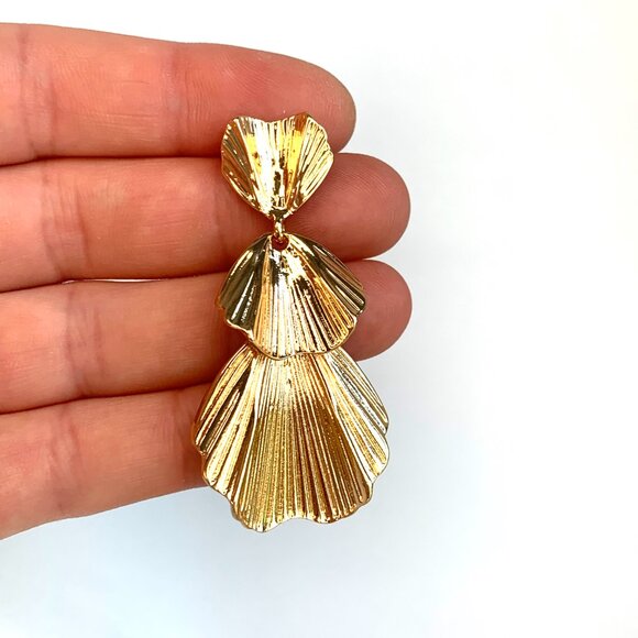 NEW~ Anthropologie Shashi Petals Gold Dangle Earrings - Picture 7 of 9